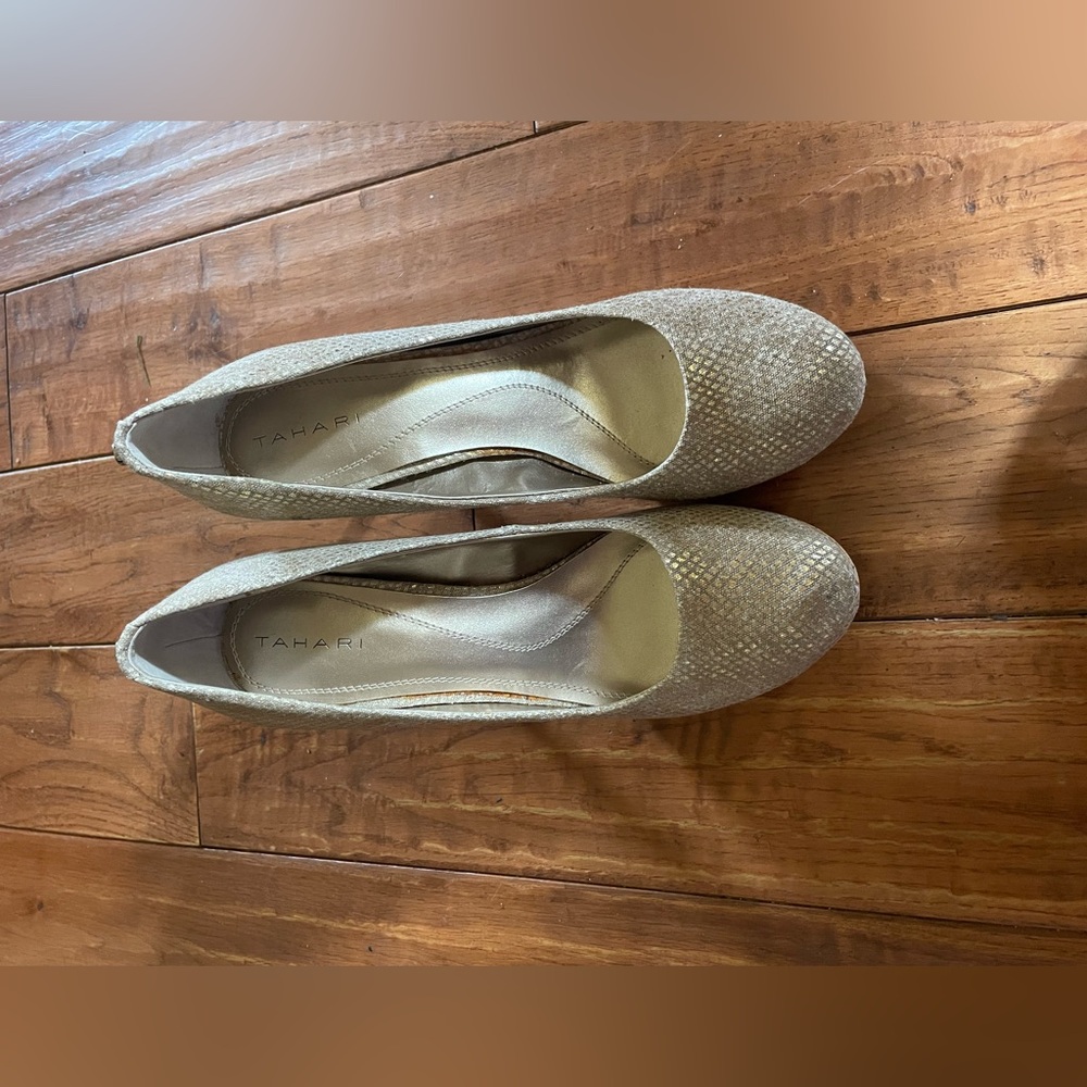Like New - Tahari - Gold and Tan Heel Pumps - Size 10 - Picture 9 of 9